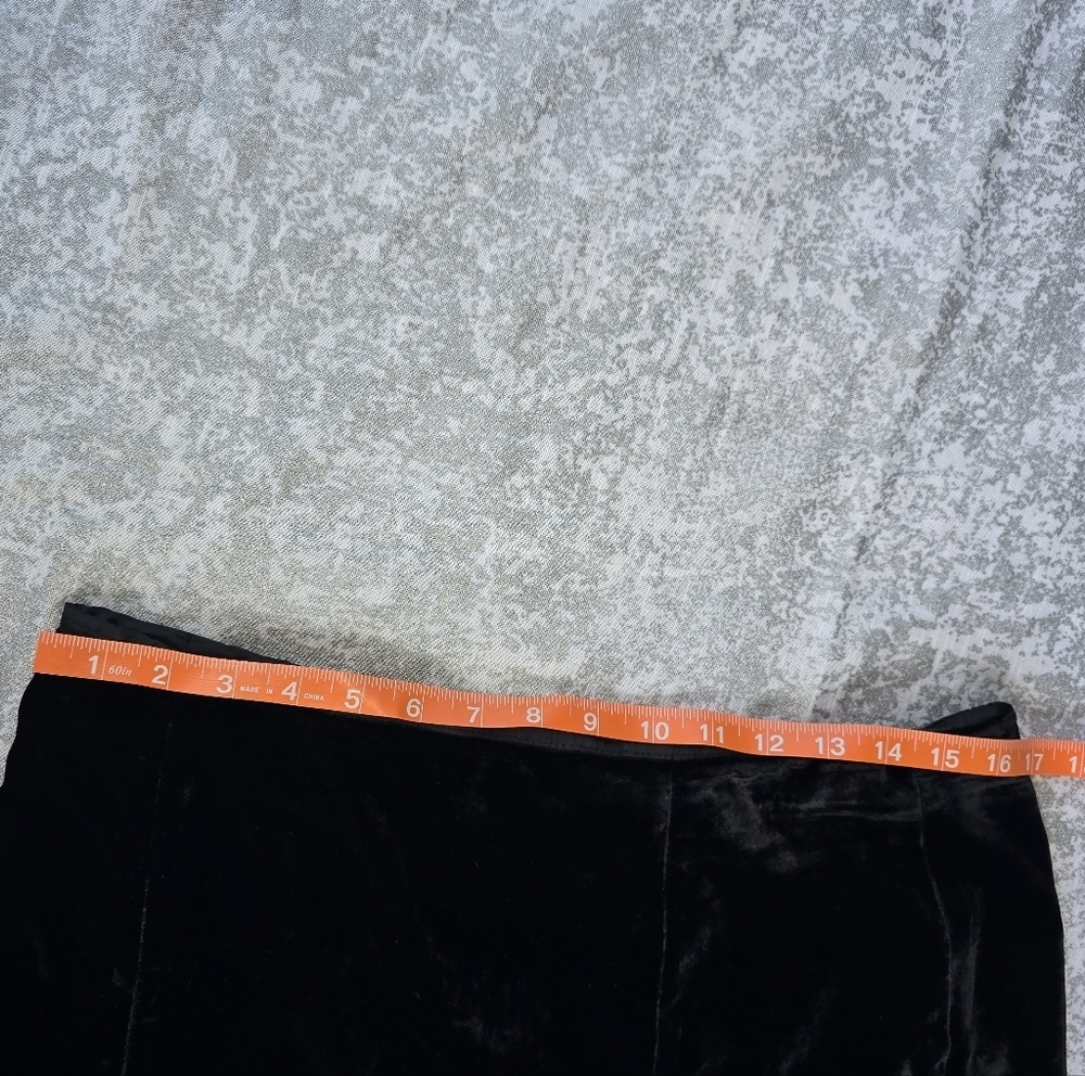 Vintage Victor Costa Occasion Black Velvet Skirt. - Picture 4 of 6